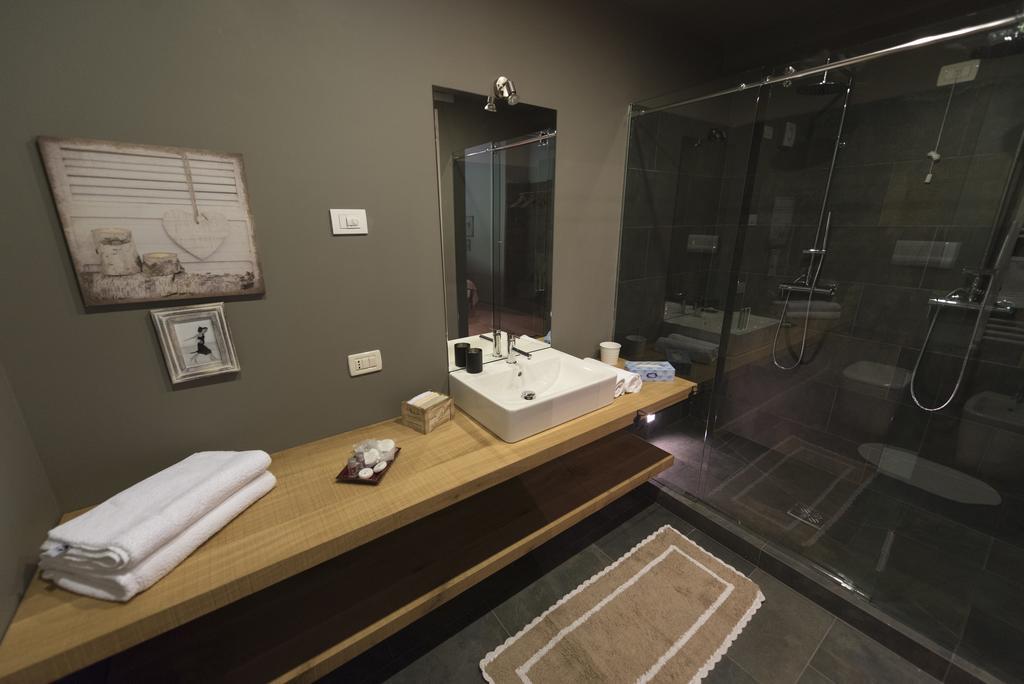 Agriturismo Locanda Del Pesco Collebeato Room photo